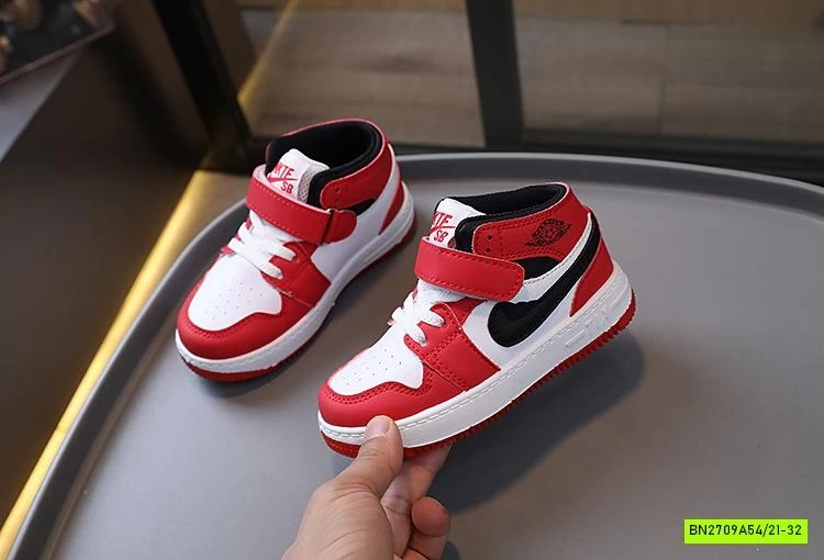 GIÀY THỂ THAO CAO CỔ QUAI DÁN