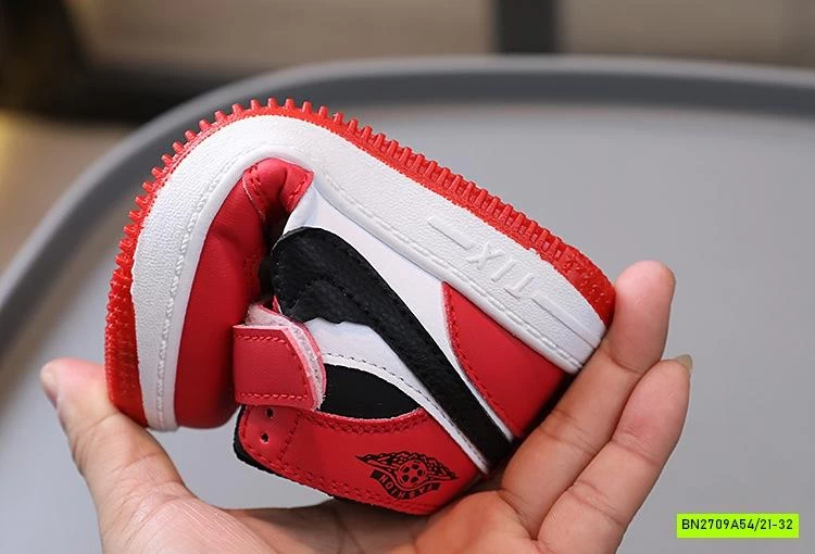 GIÀY THỂ THAO CAO CỔ QUAI DÁN