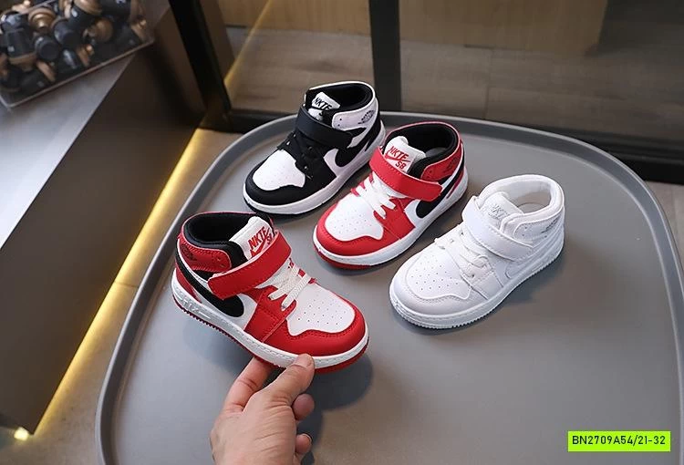 GIÀY THỂ THAO CAO CỔ QUAI DÁN