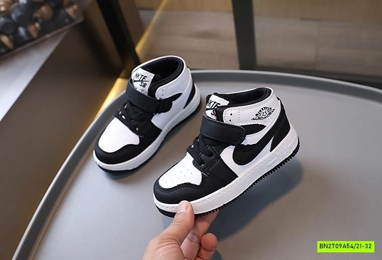 GIÀY THỂ THAO CAO CỔ QUAI DÁN