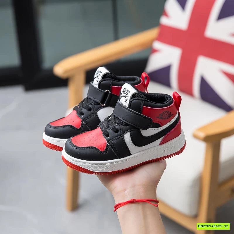 GIÀY THỂ THAO CAO CỔ QUAI DÁN