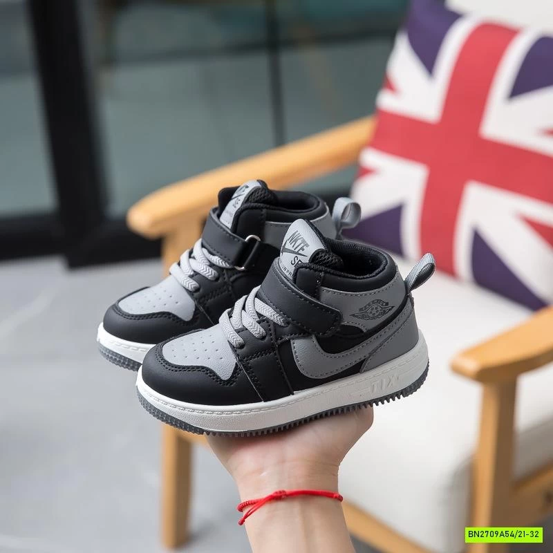 GIÀY THỂ THAO CAO CỔ QUAI DÁN