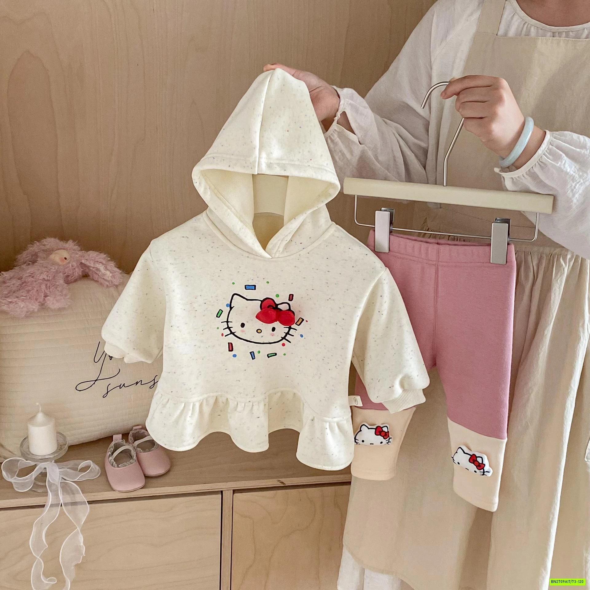 SÉT VÁY KITTY HỒNG DỄ THƯƠNG