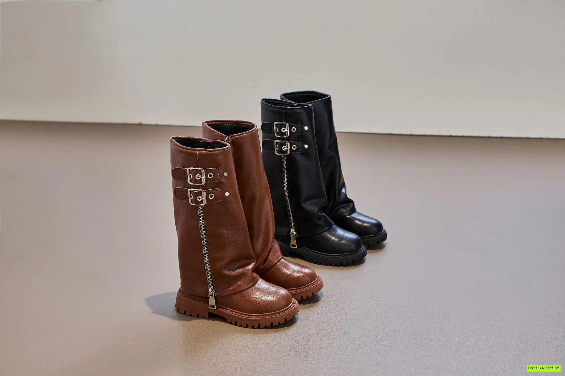 BOOT NGANG GỐI KÉO KHÓA KHUY BÊN