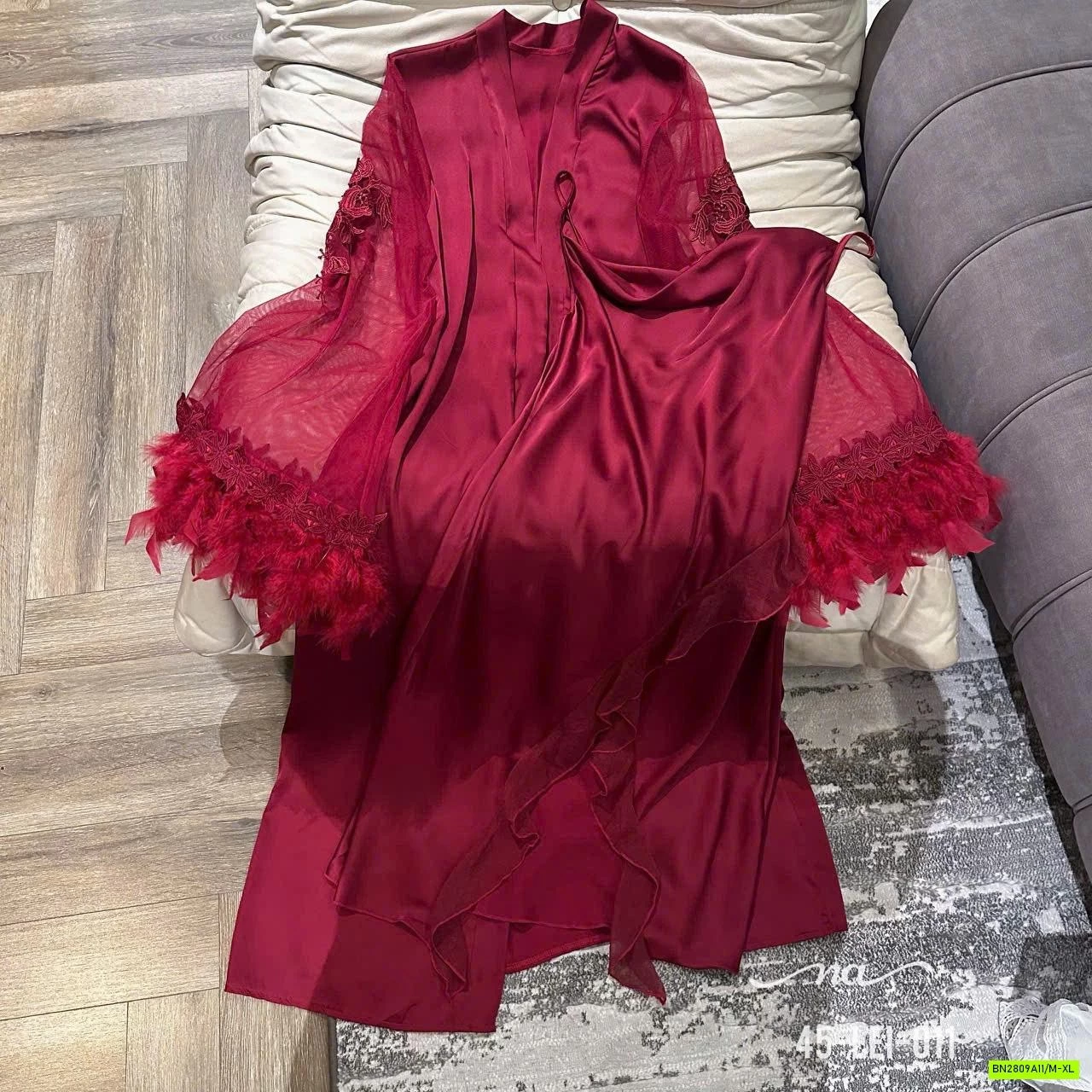 SÉT VÁY NGỦ LỤA 2 DÂY KÈM ÁO CHOÀNG