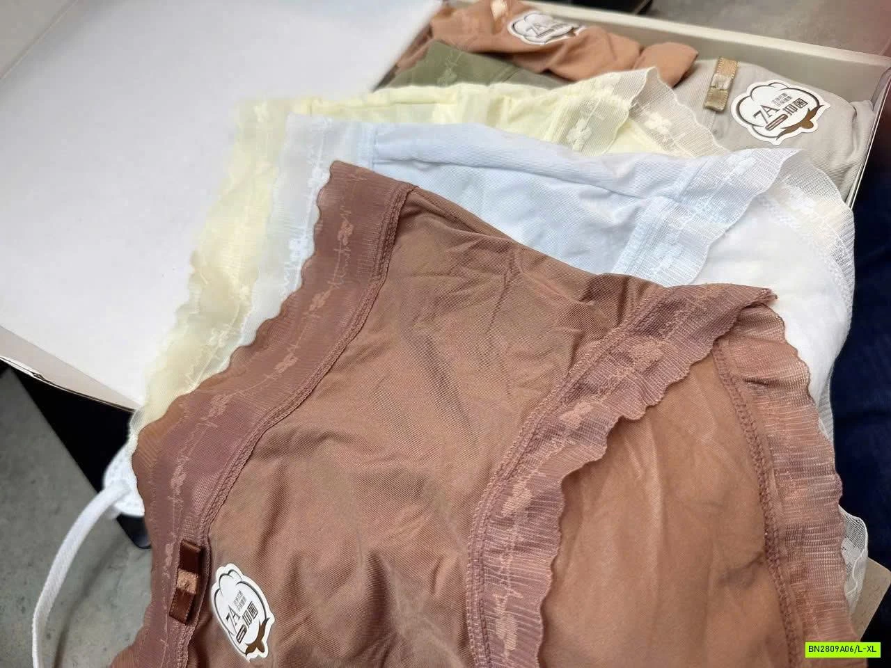 HỘP 10 CHIP VIỀN REN