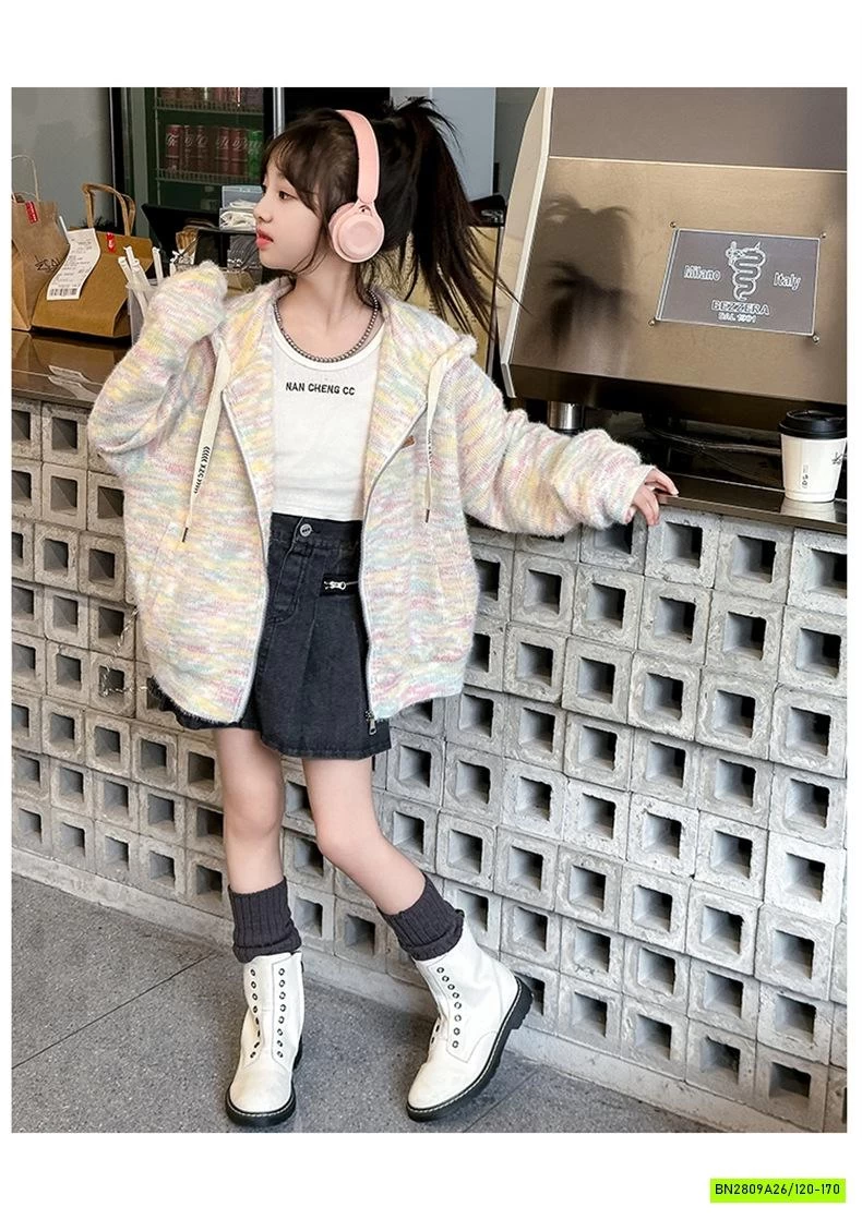 KHOÁC LEN LIỀN MŨ SẮC MÀU