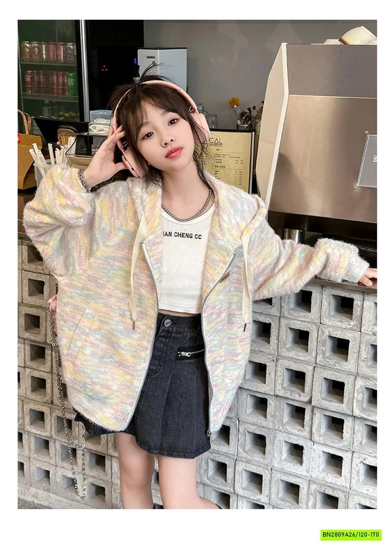 KHOÁC LEN LIỀN MŨ SẮC MÀU