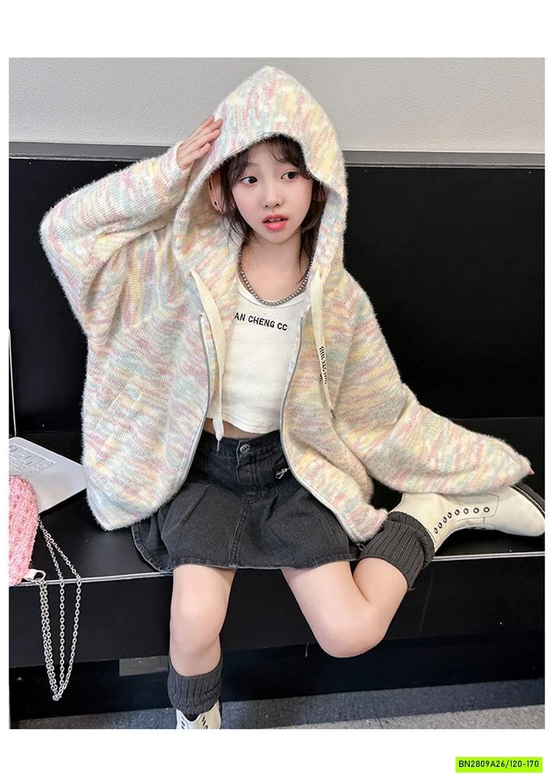 KHOÁC LEN LIỀN MŨ SẮC MÀU