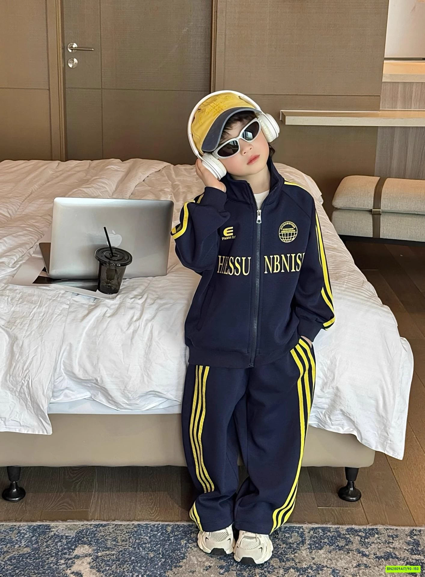 SÉT THỂ THAO PHỐI SỌC ÁO KHOÁC X.S.TONGPIN