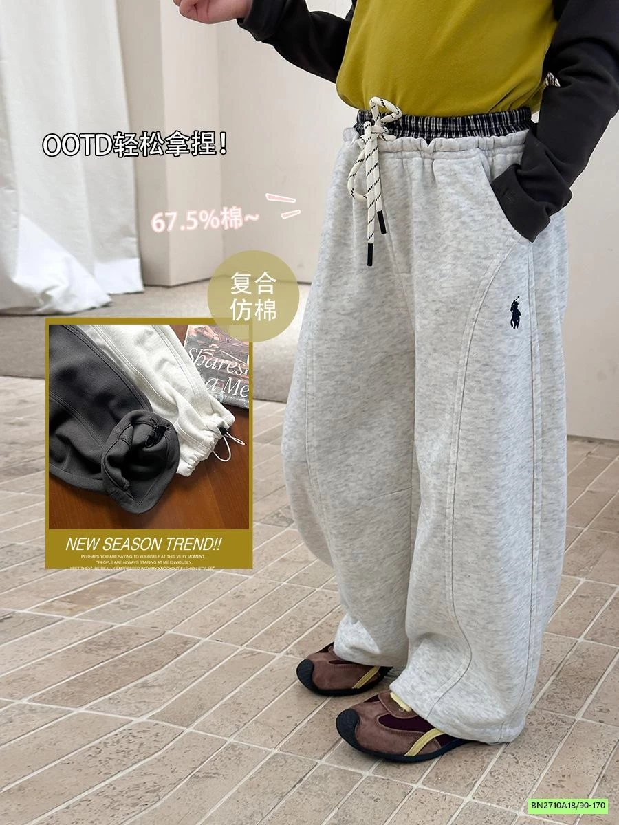 QUẦN NỈ SUÔNG LOGO CẠP CARO 25G064 AMBB