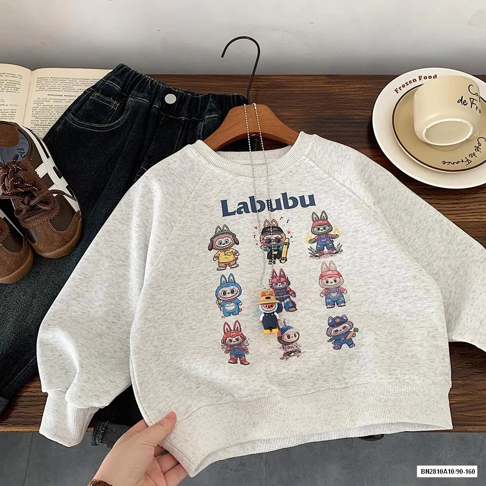 KHOÁC BÓNG CHÀY LABUBU