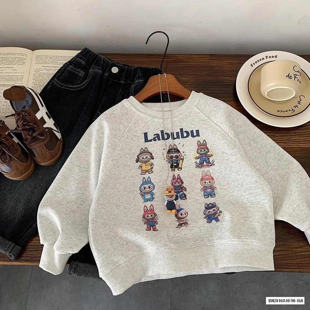 KHOÁC BÓNG CHÀY LABUBU