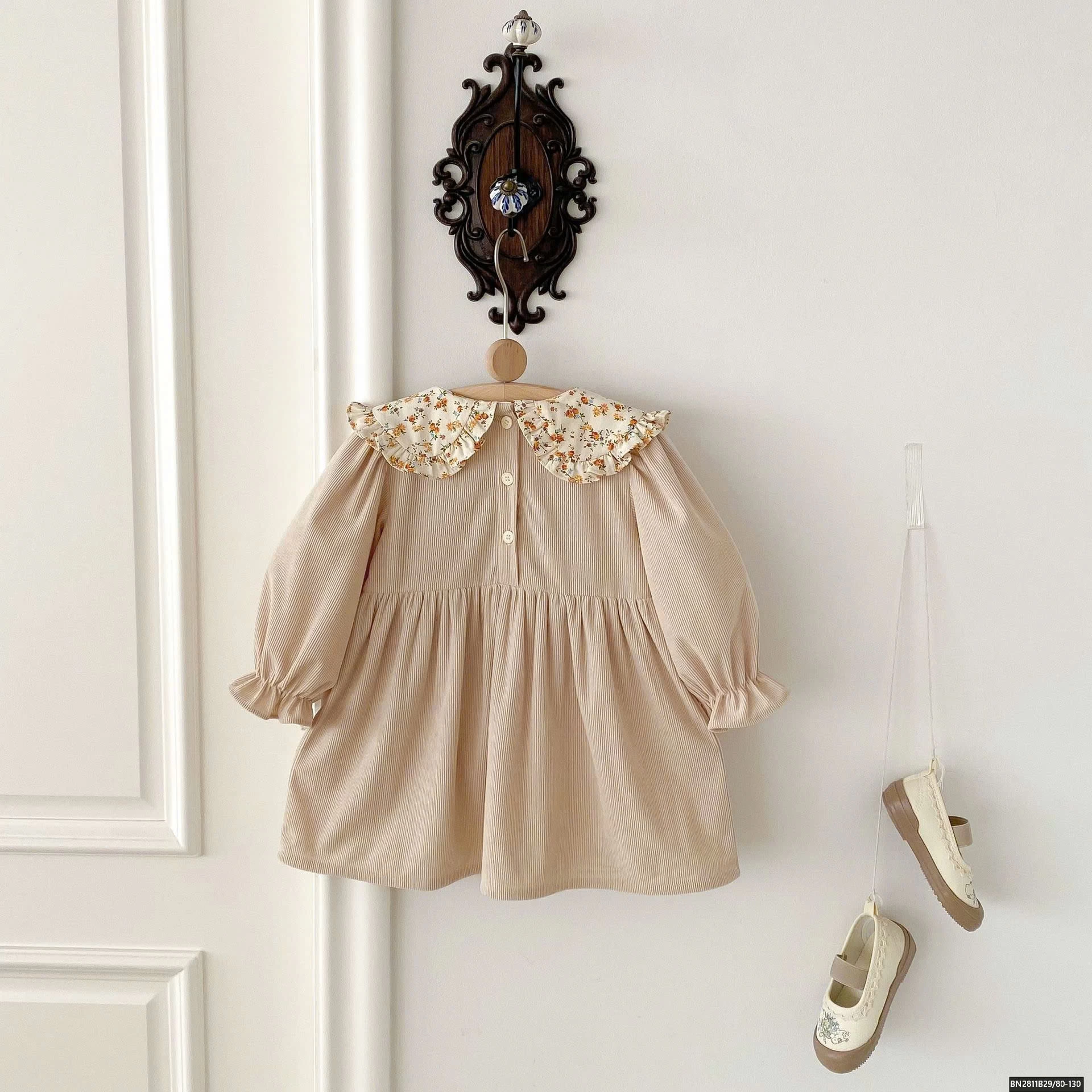 ĐẦM NHUNG CỔ HOA