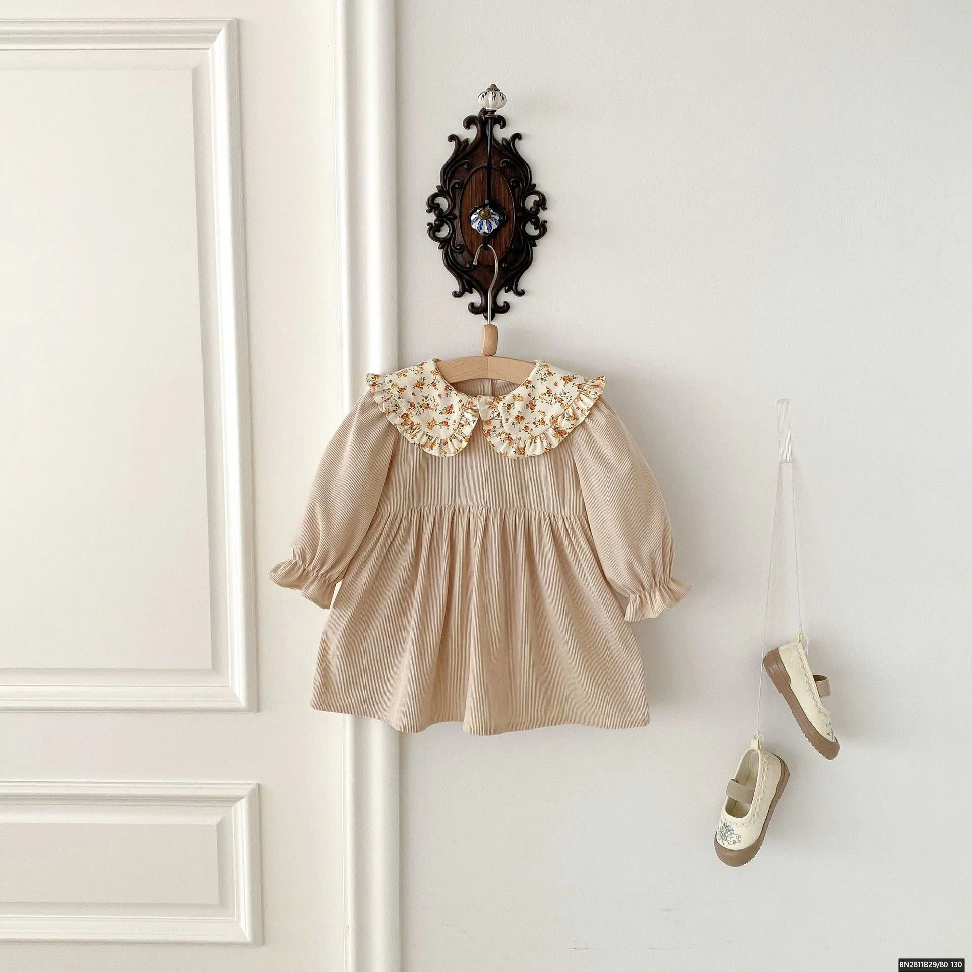 ĐẦM NHUNG CỔ HOA