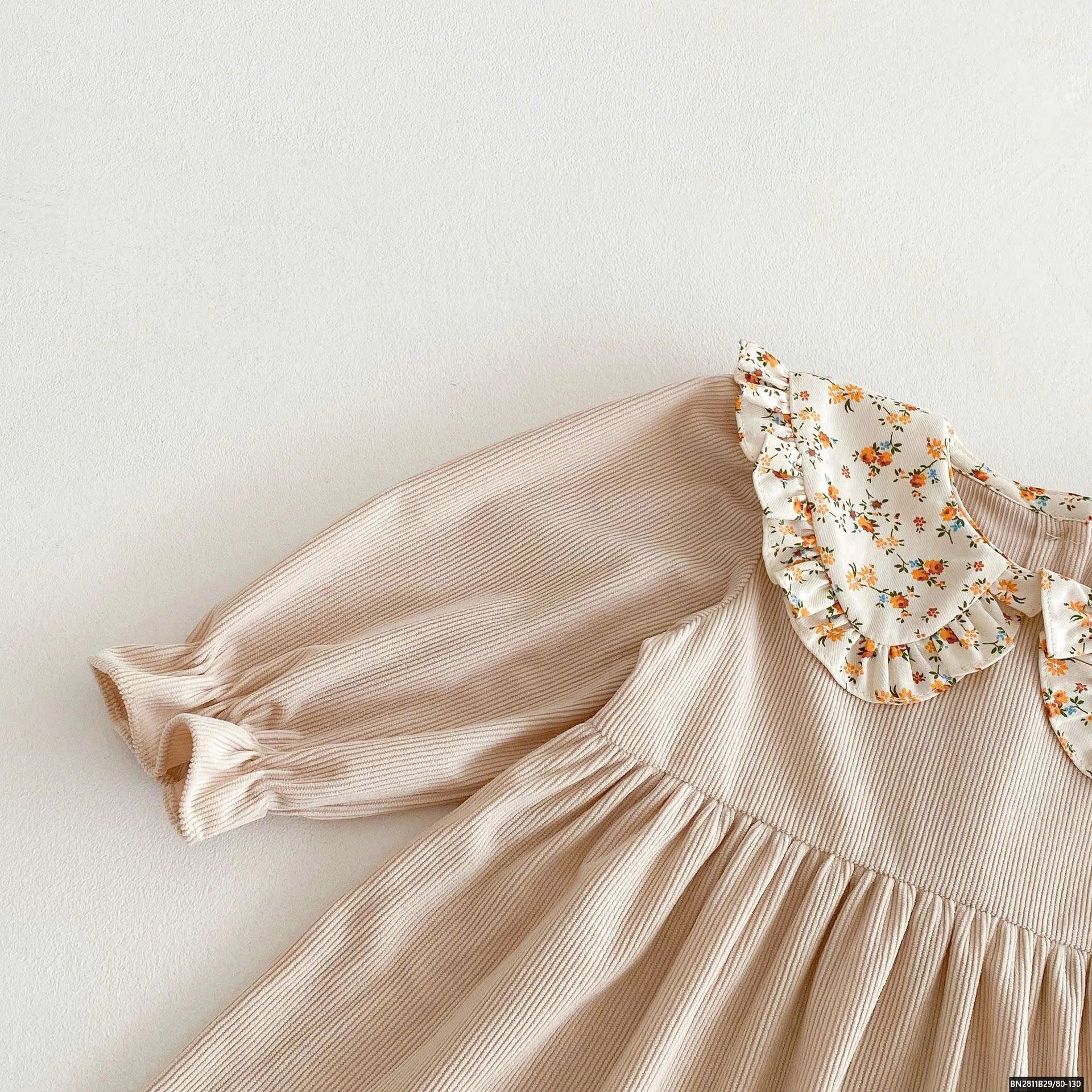 ĐẦM NHUNG CỔ HOA