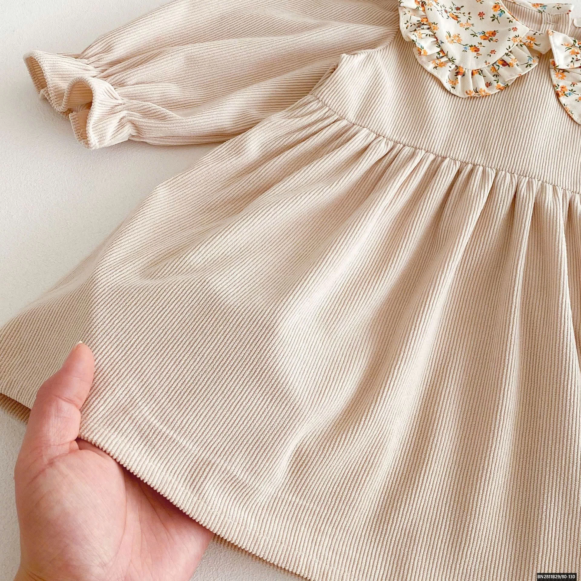 ĐẦM NHUNG CỔ HOA