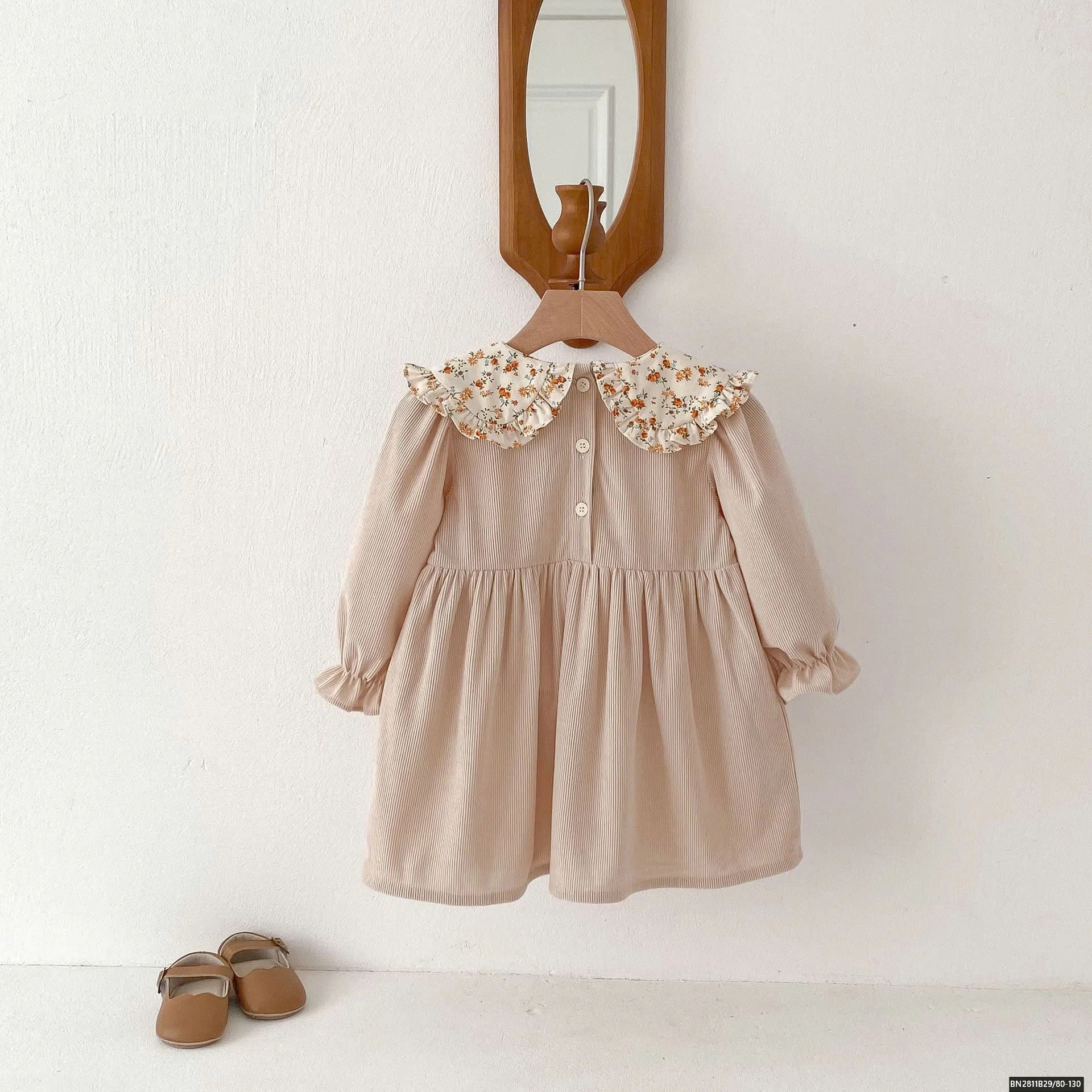 ĐẦM NHUNG CỔ HOA