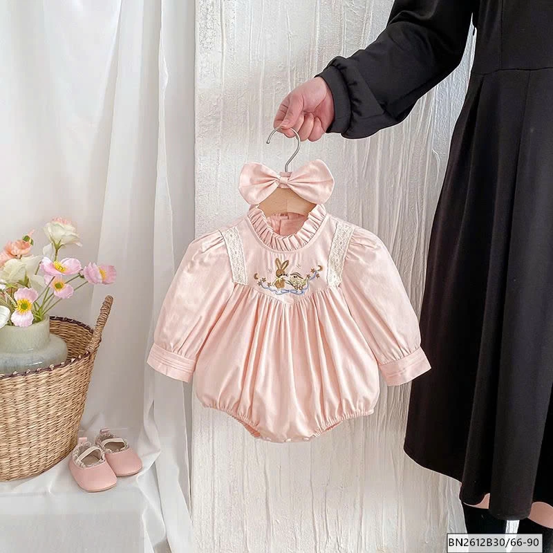 BODY, VÁY HỒNG CỔ THÊU THỎ