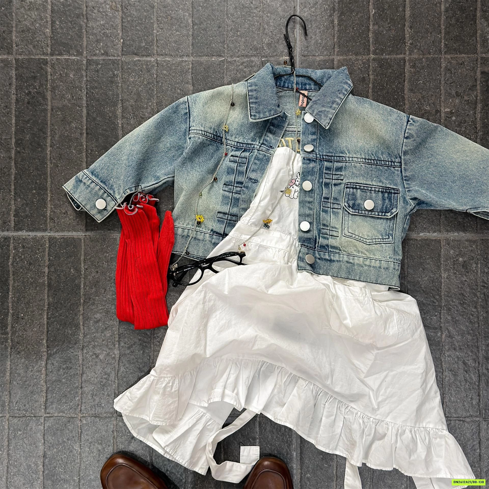 KHOÁC JEANS THÊU CHỮ ADBABY