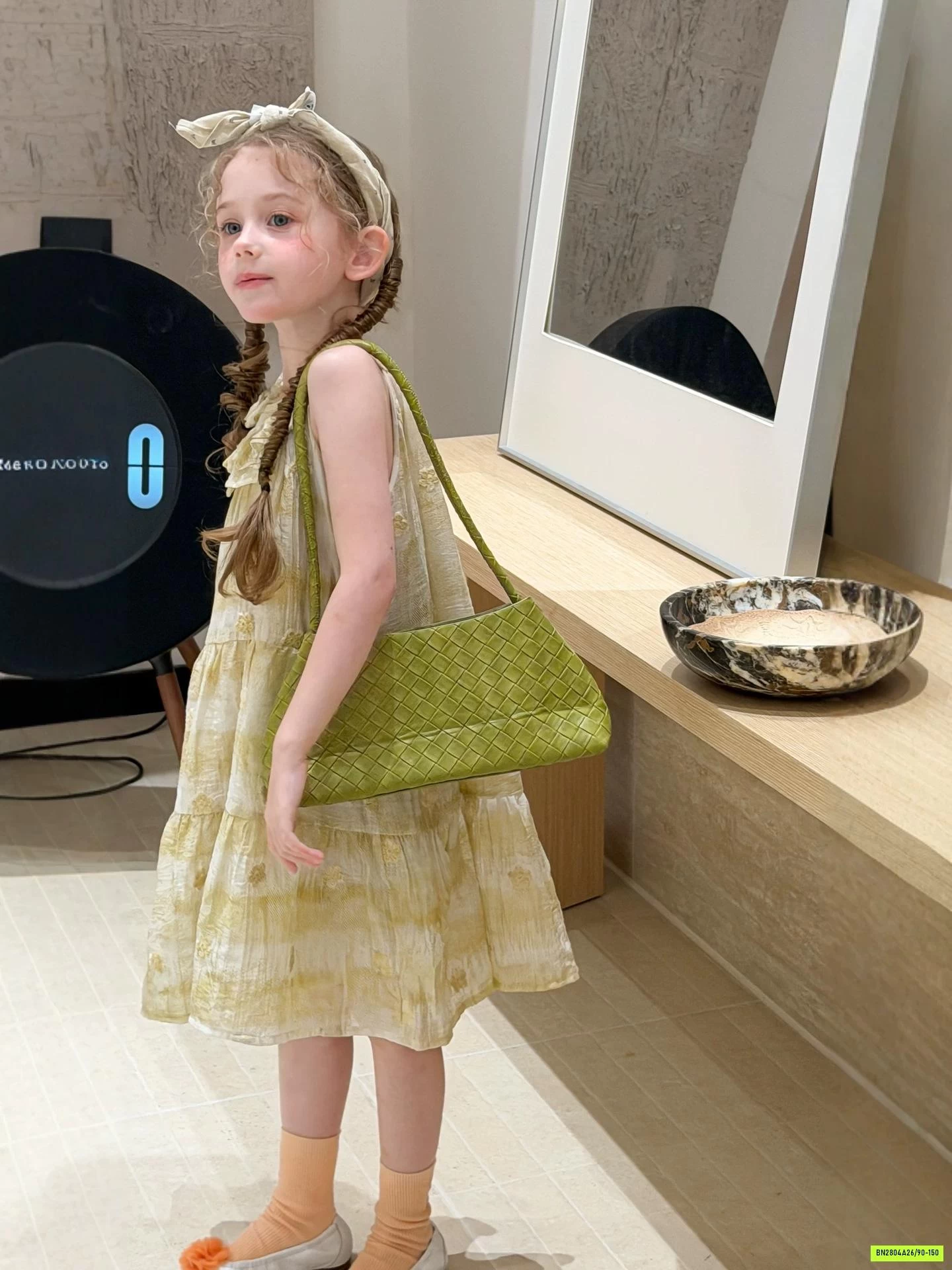 ĐẦM VOAN TẦNG CỔ YẾM