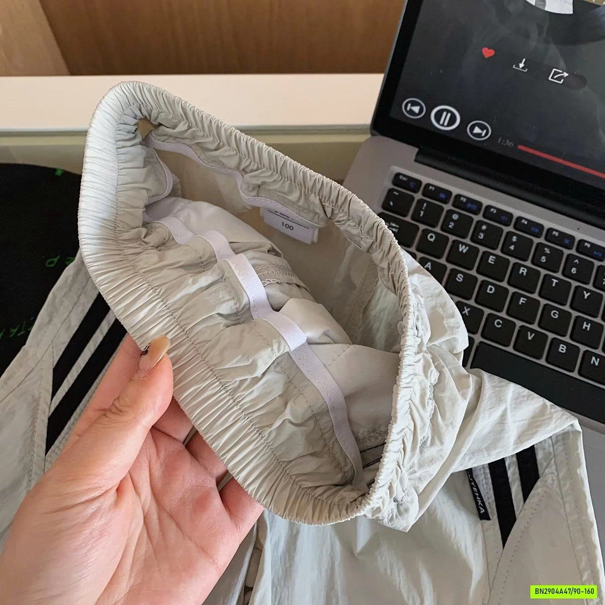 JOGGER GIÓ PHỐI SỌC