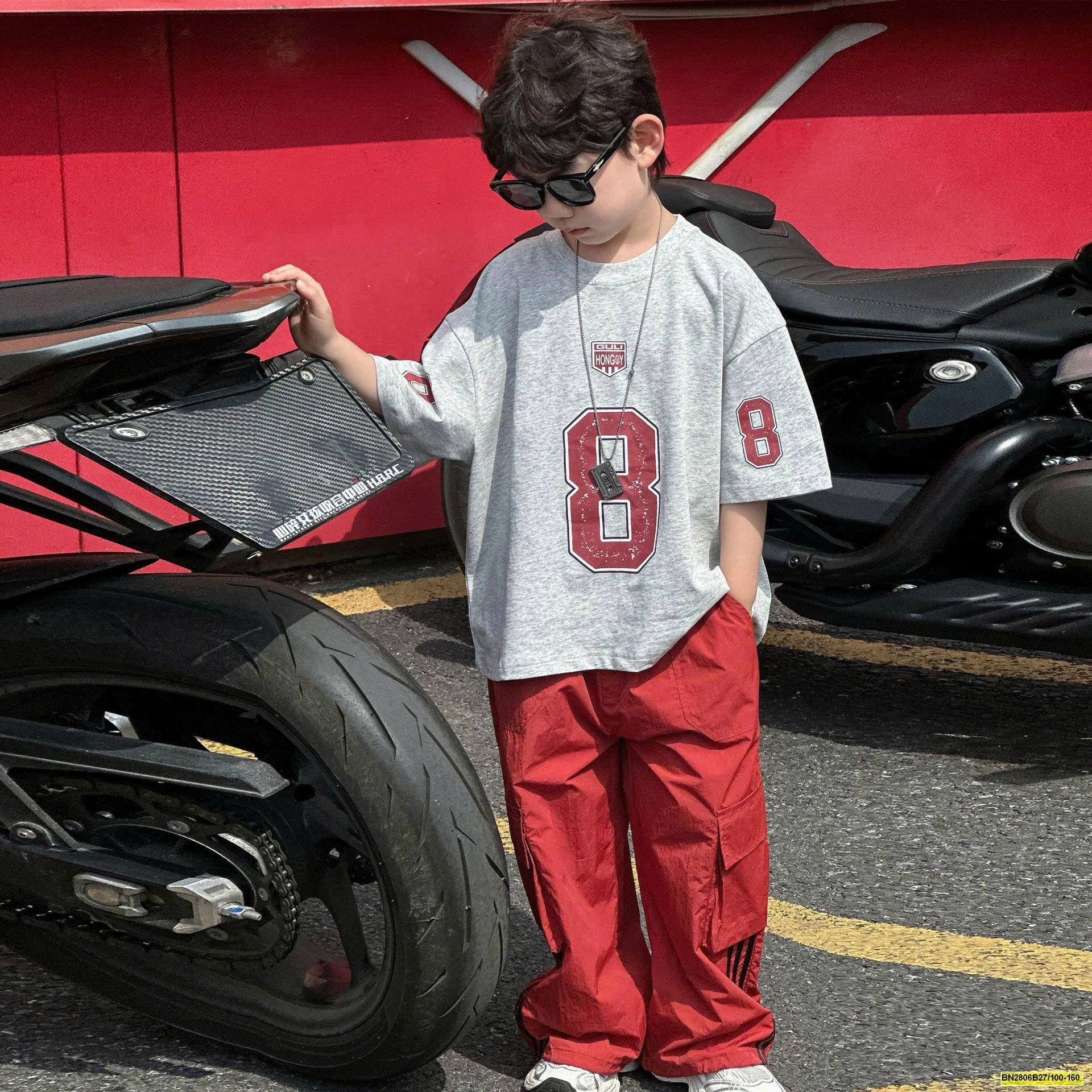 SÉT ÁO THUN SỐ 8 MIX QUẦN ĐỎ TÚI HỘP