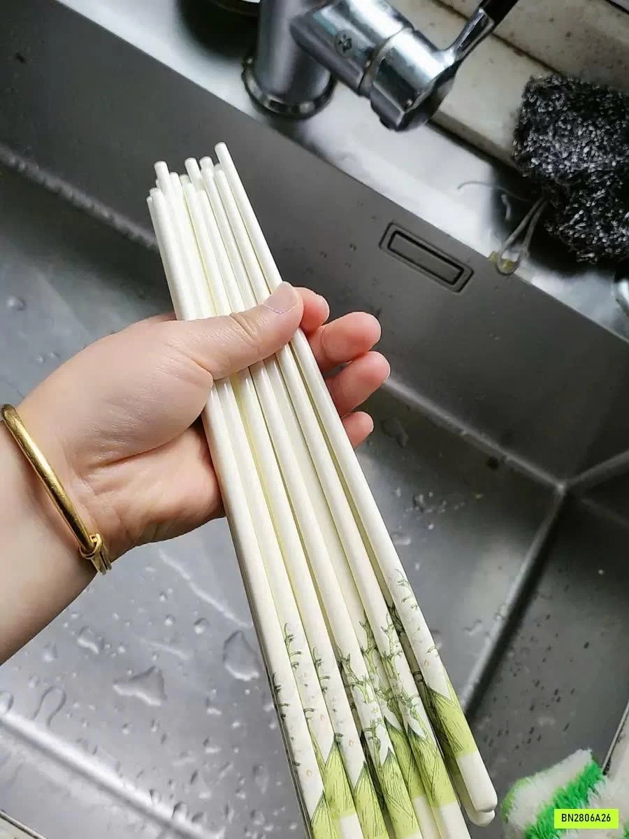 SÉT 10Đ ĐŨA SỨ CAO CẤP HỌA TIẾT XANH THANH LỊCH