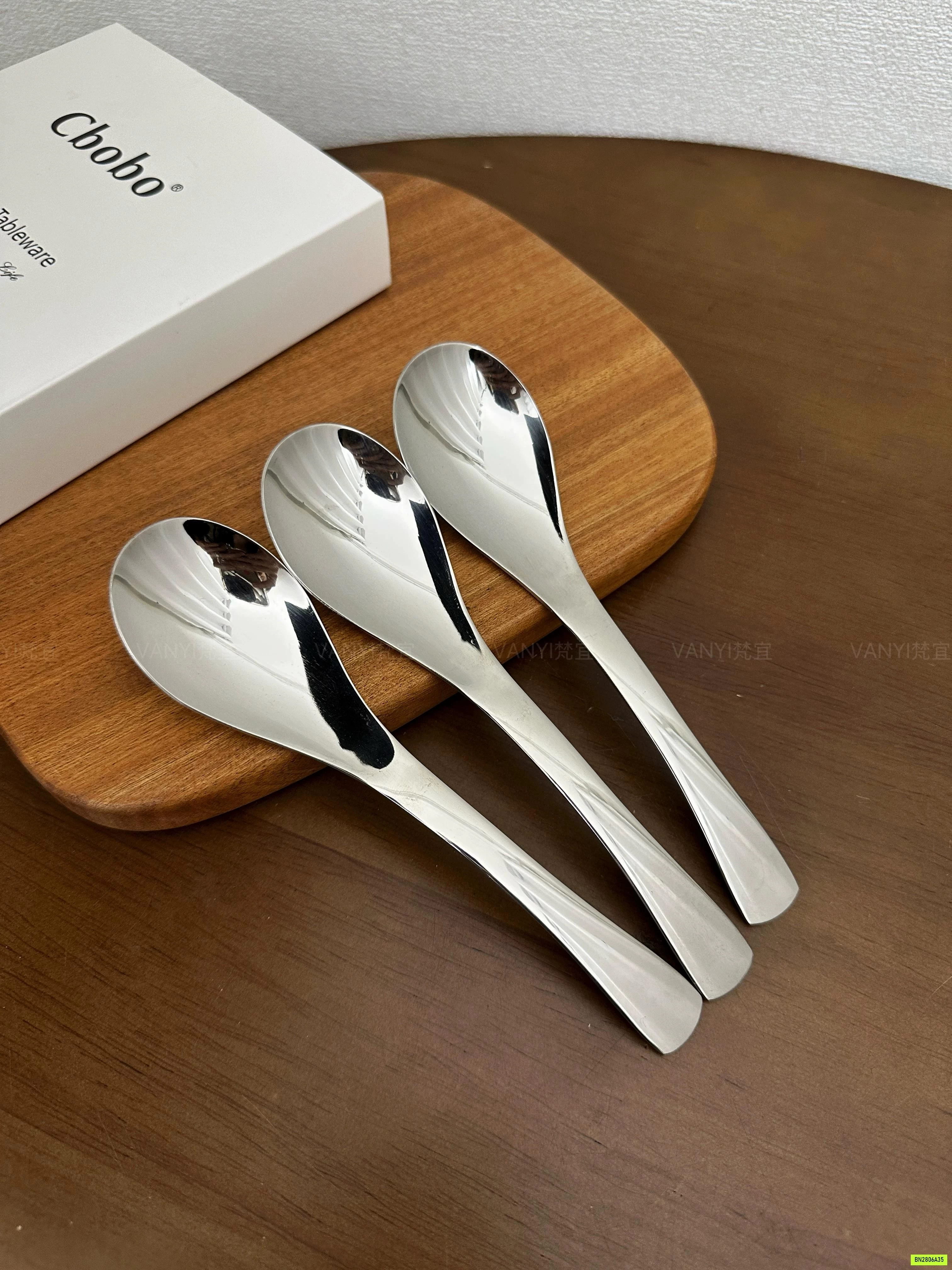 SET 6 THÌA CHOBO FULL HỘP XỊN SÒ