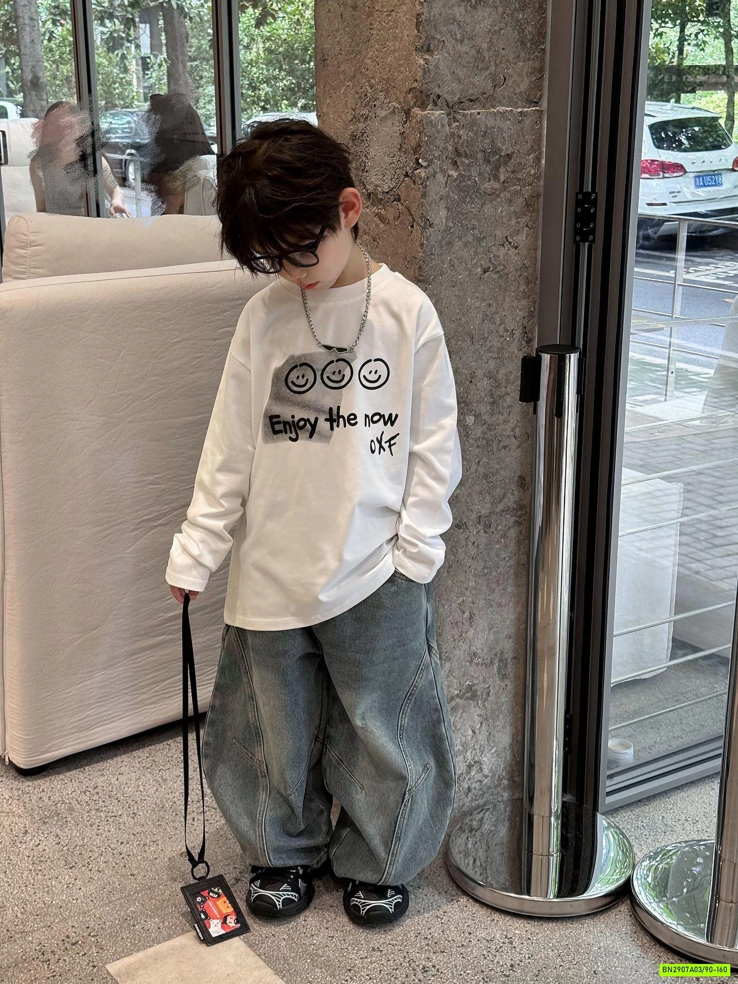 ÁO THUN TRẮNG ICON MIX JEANS SUÔNG