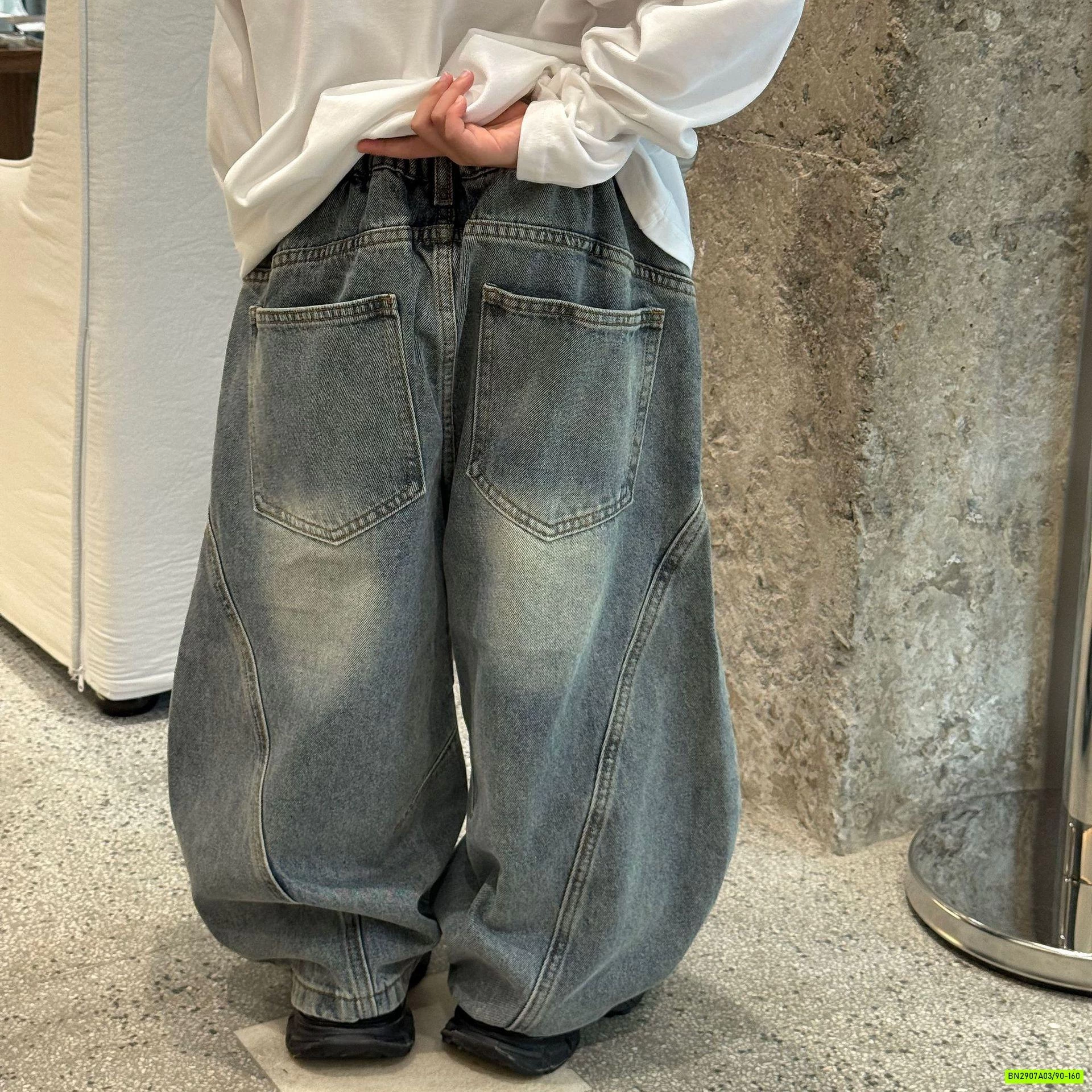 ÁO THUN TRẮNG ICON MIX JEANS SUÔNG