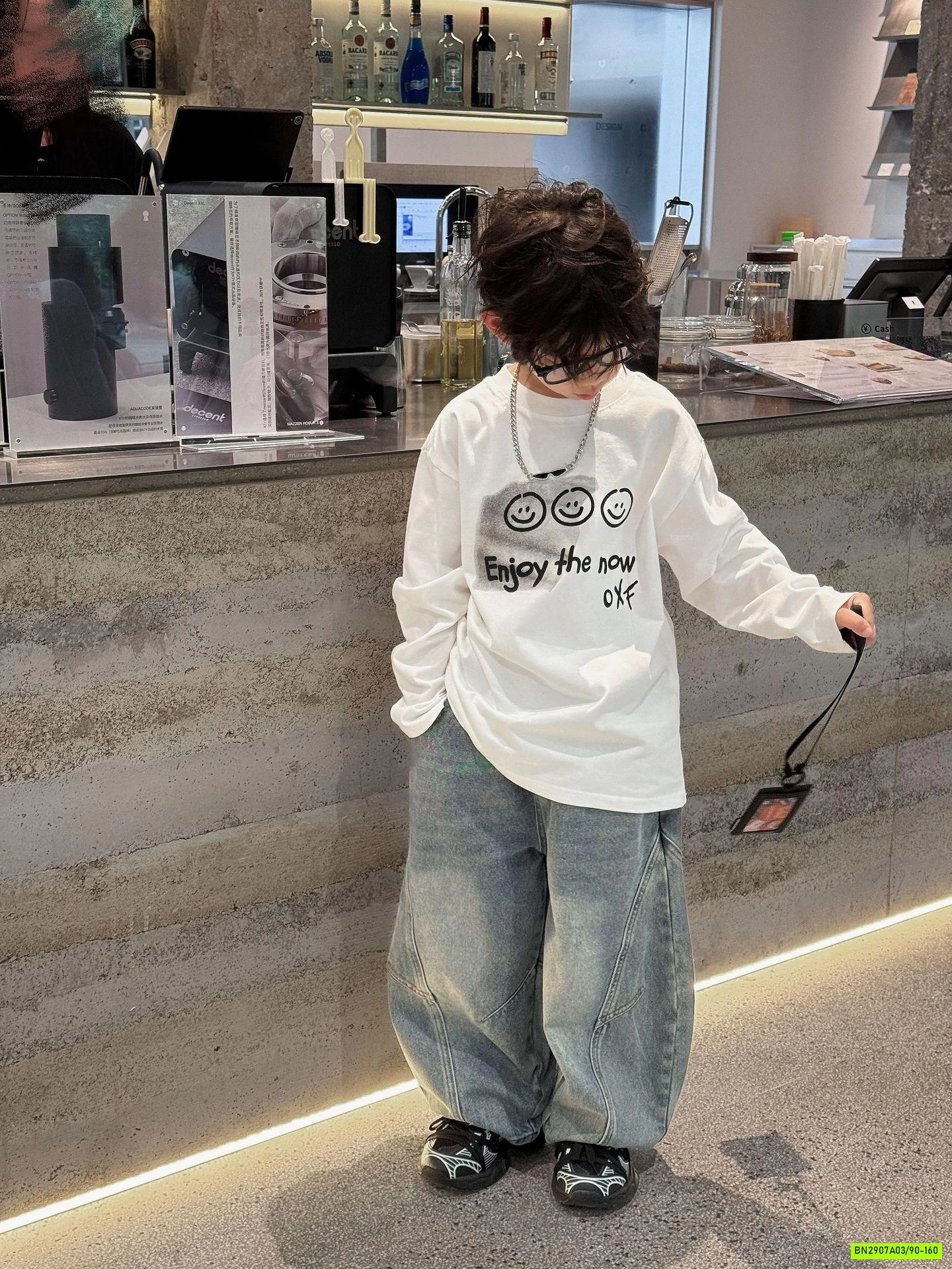 ÁO THUN TRẮNG ICON MIX JEANS SUÔNG