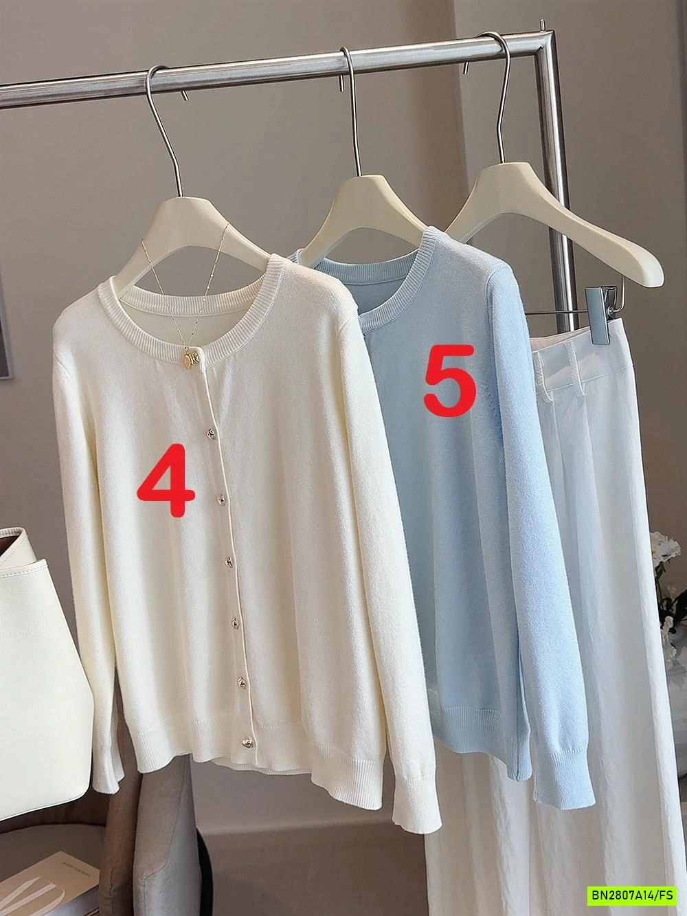 CARDIGAN TRƠN MÀU CÚC TRÁI TIM ANNA