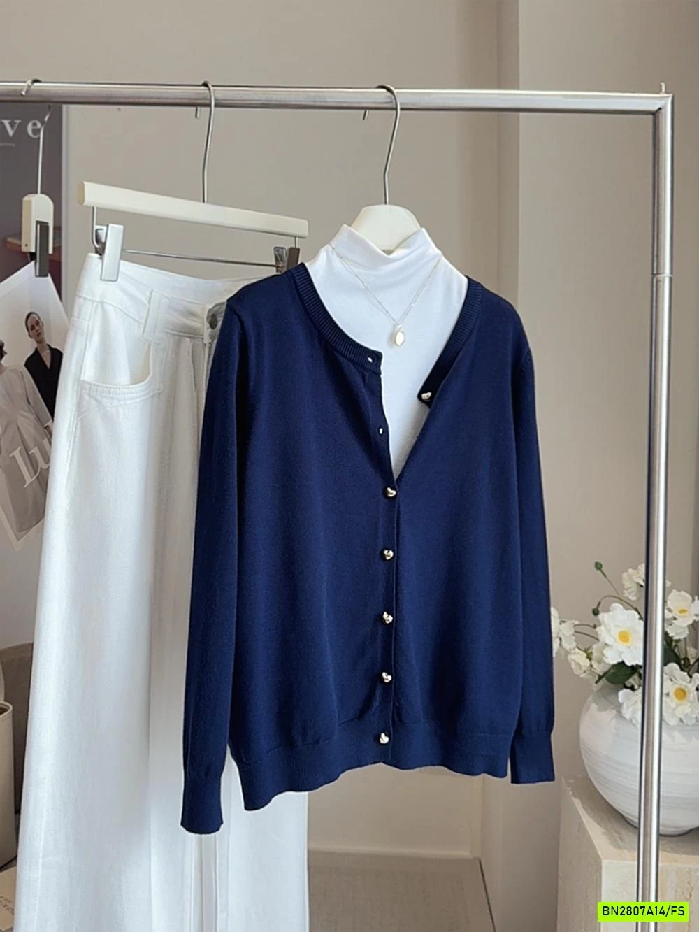 CARDIGAN TRƠN MÀU CÚC TRÁI TIM ANNA