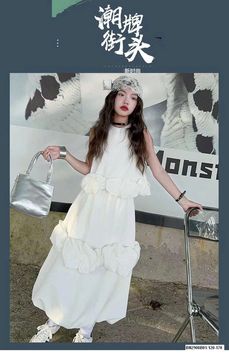 ĐẦM TRẮNG SÁT NÁCH HOA NỔI