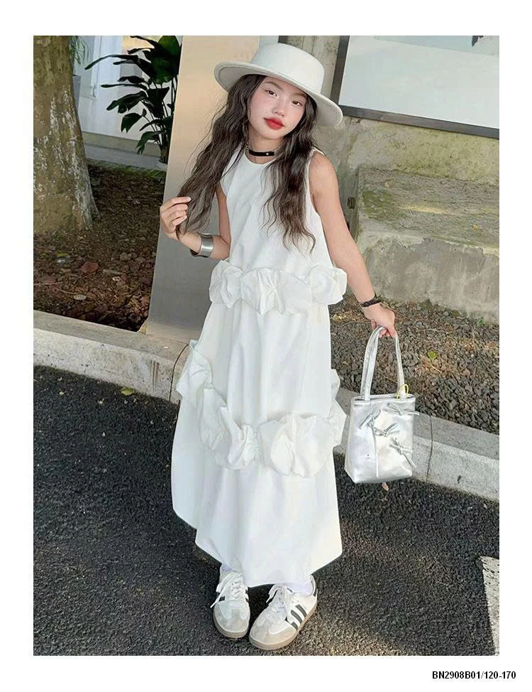 ĐẦM TRẮNG SÁT NÁCH HOA NỔI