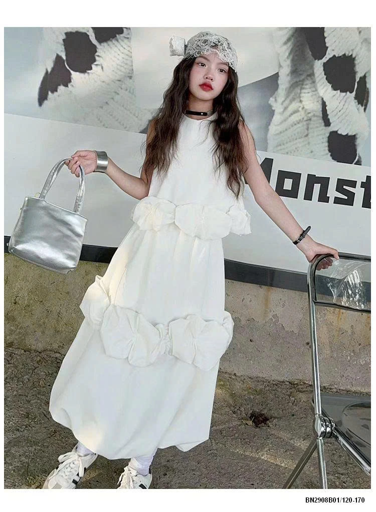 ĐẦM TRẮNG SÁT NÁCH HOA NỔI