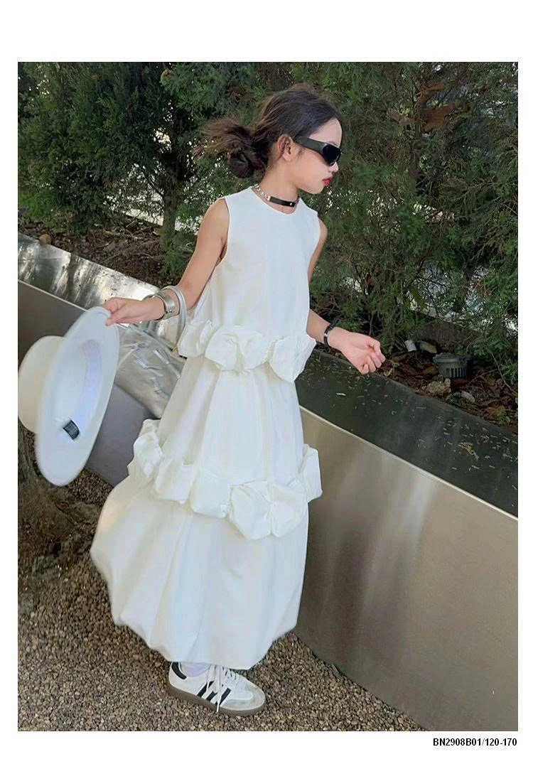 ĐẦM TRẮNG SÁT NÁCH HOA NỔI