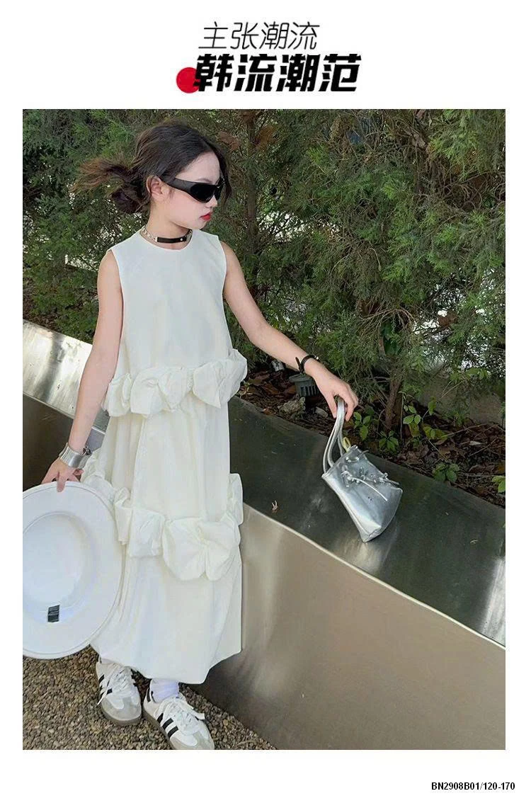 ĐẦM TRẮNG SÁT NÁCH HOA NỔI