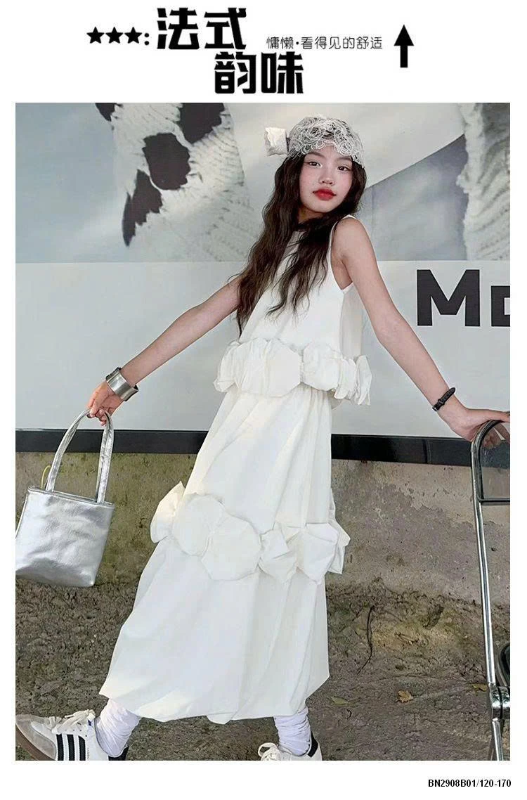 ĐẦM TRẮNG SÁT NÁCH HOA NỔI