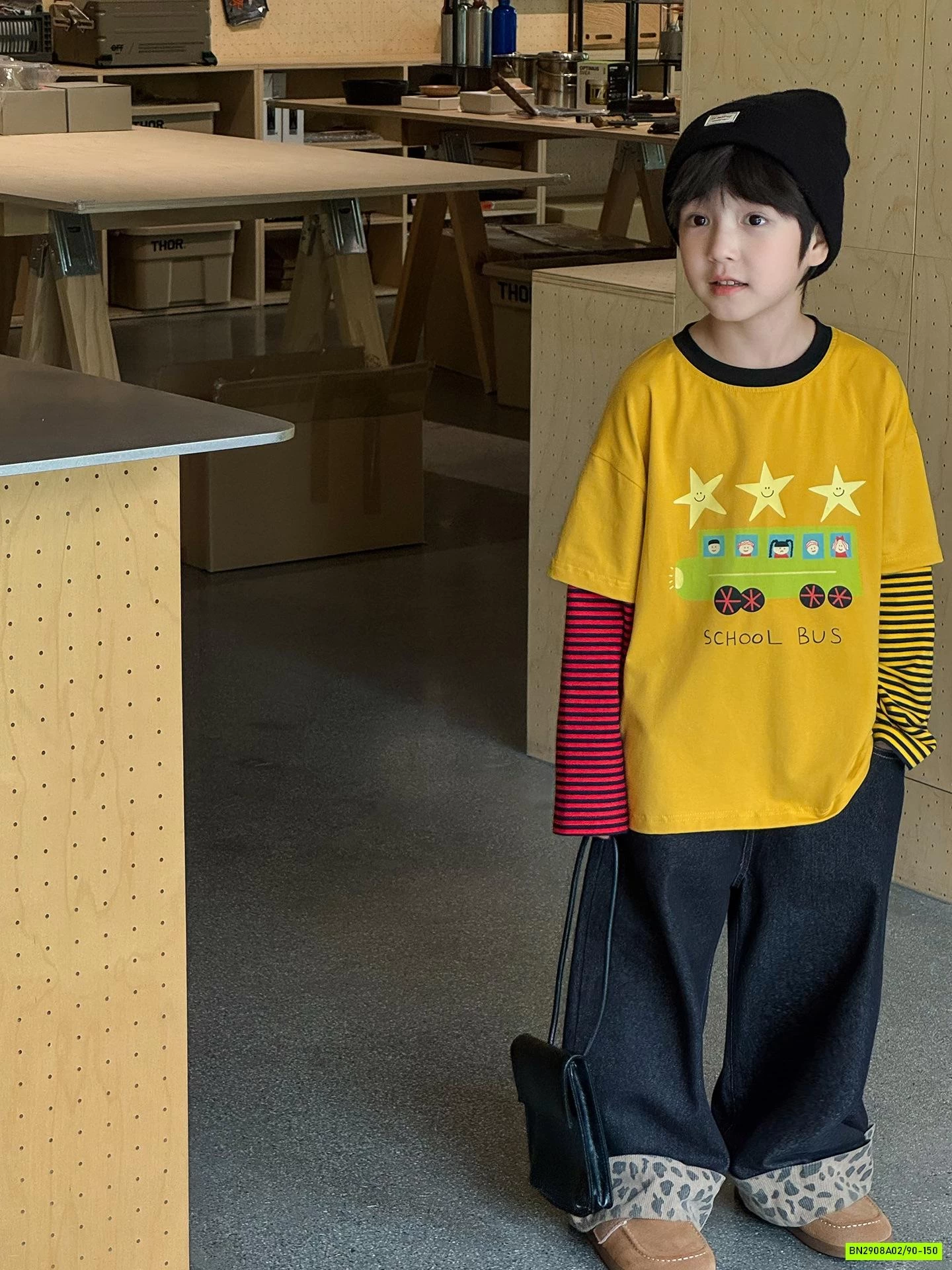 ÁO THUN IN HÌNH PHỐI TAY KẺ AQ5061 AOAOKIDS