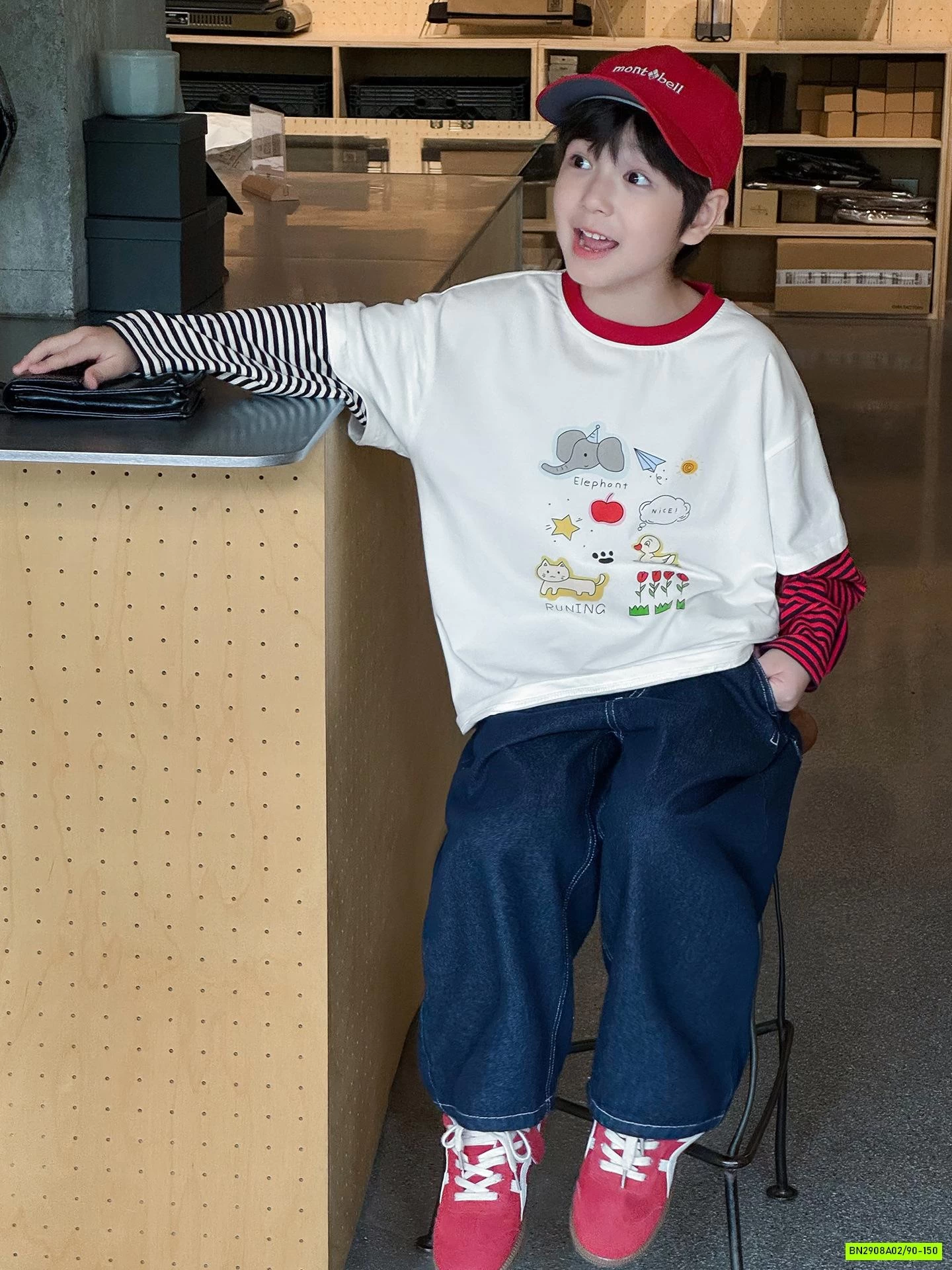 ÁO THUN IN HÌNH PHỐI TAY KẺ AQ5061 AOAOKIDS