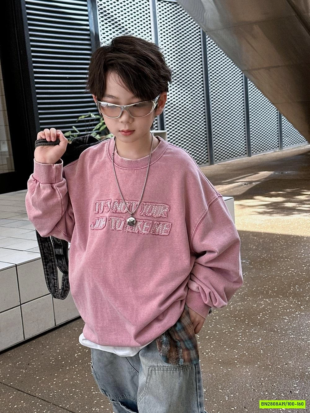 ÁO NỈ HỒNG THÊU CHỮ