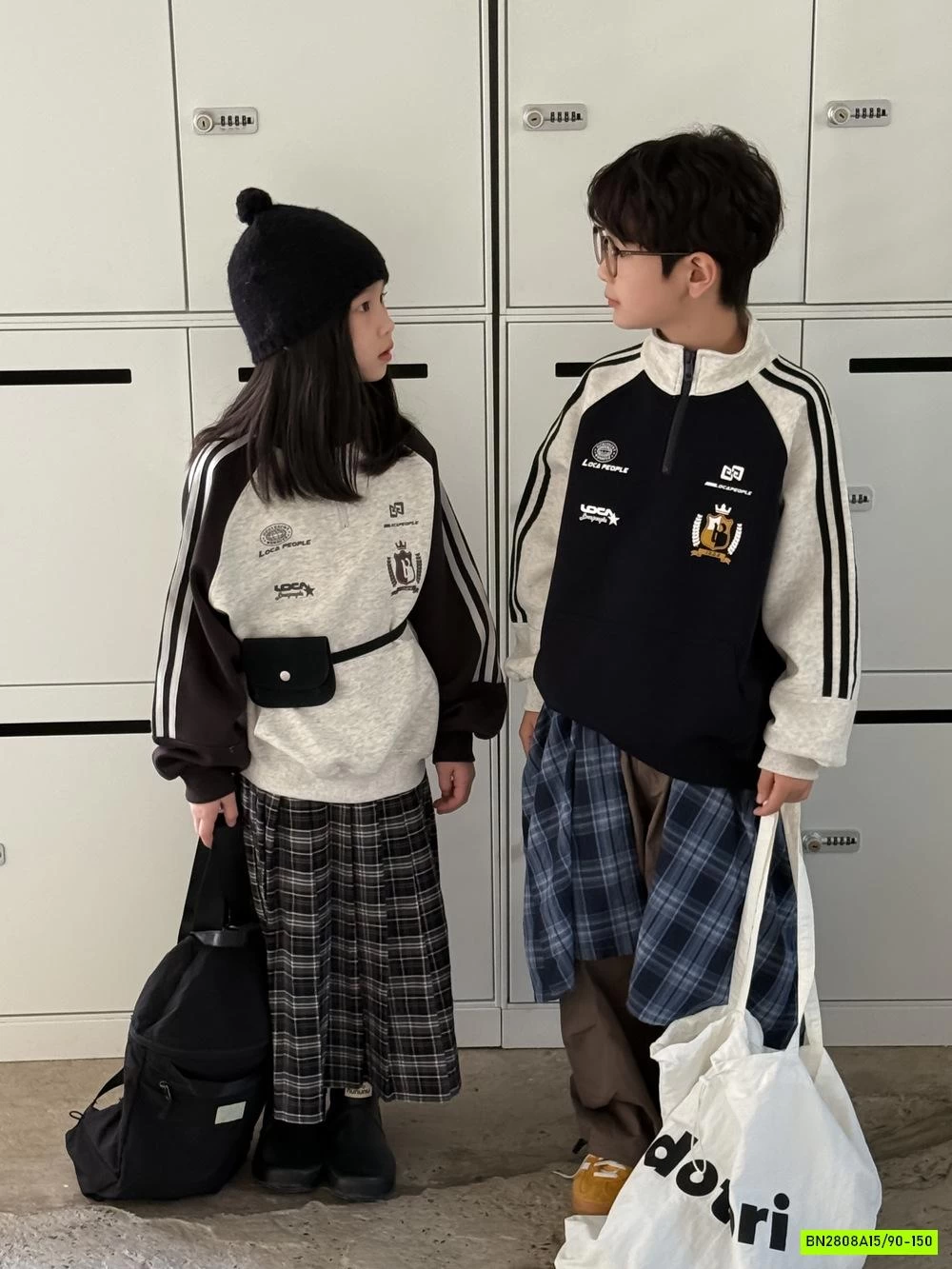 ÁO NỈ KHÓA CỔ SỌC VAI KUMAIKIDS