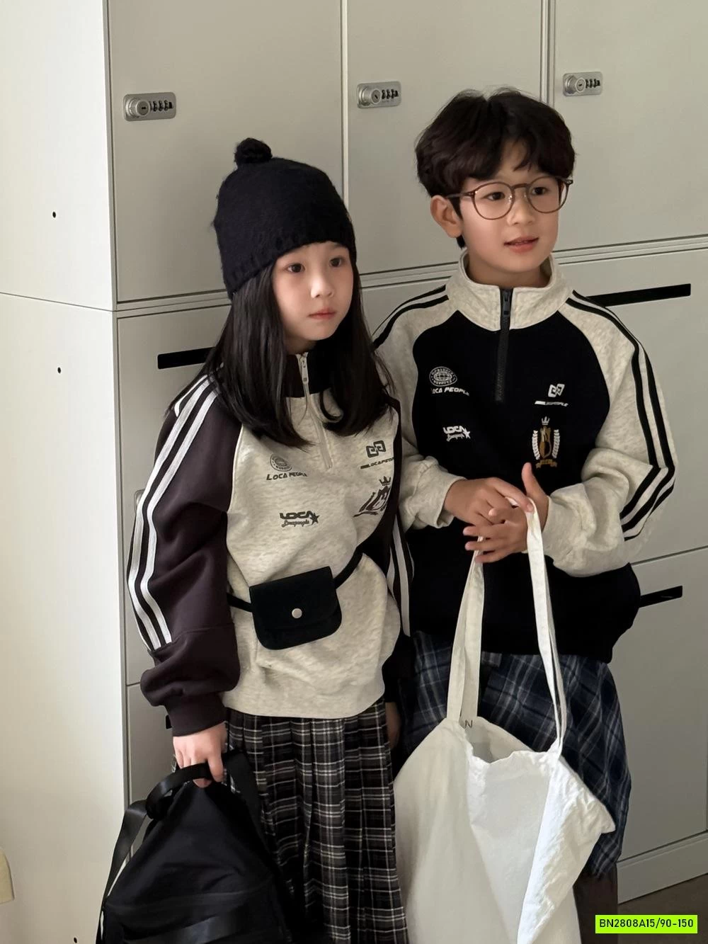 ÁO NỈ KHÓA CỔ SỌC VAI KUMAIKIDS