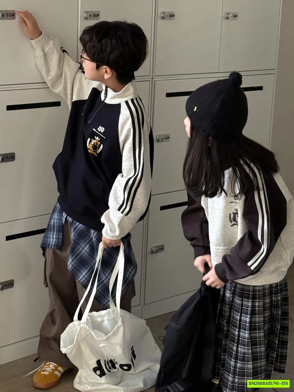 ÁO NỈ KHÓA CỔ SỌC VAI KUMAIKIDS