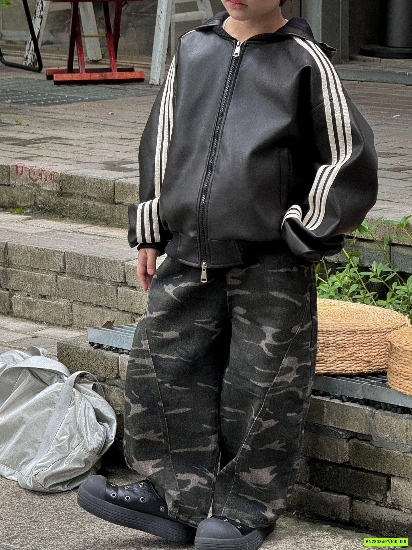 KHOÁC DA LIỀN MŨ SỌC VAI