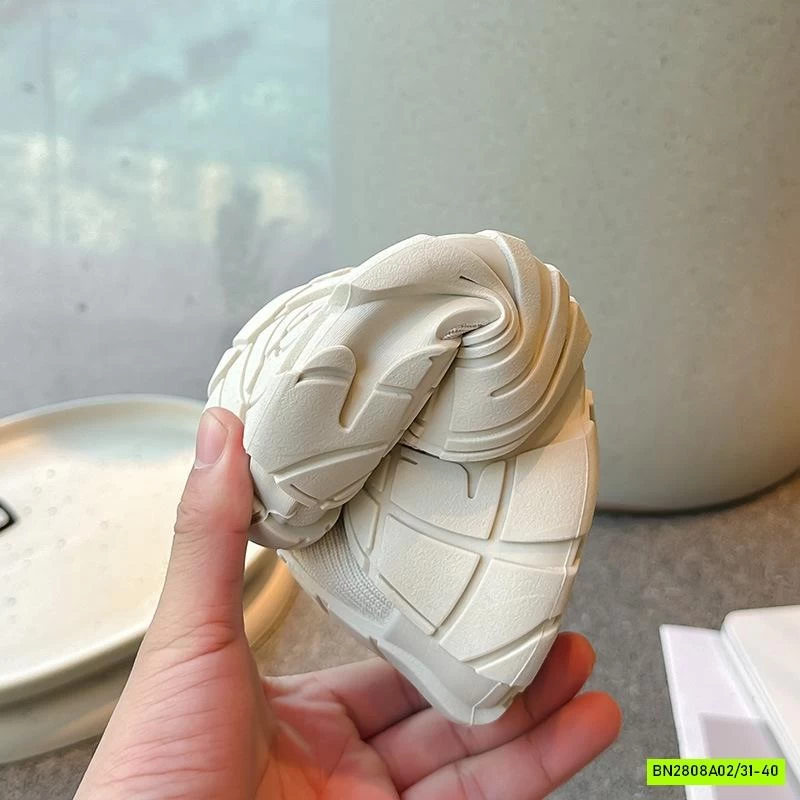 GIÀY THỂ THAO CỔ CHUN ĐẾ SÓNG CÁ TÍNH