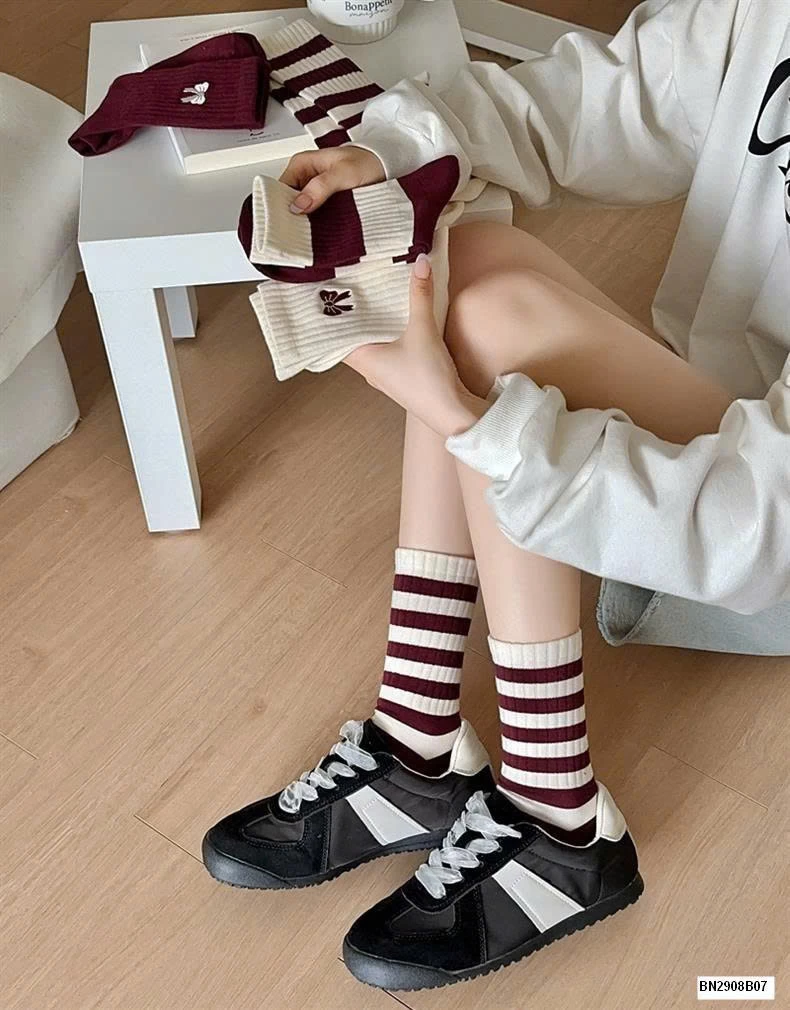 SET 5 ĐÔI TẤT CAO CỔ