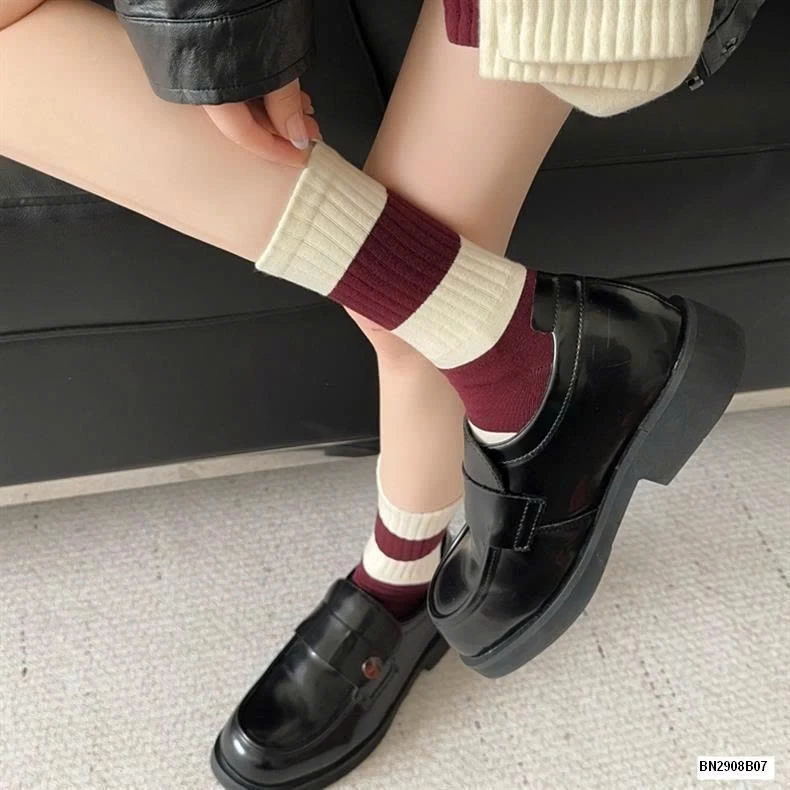 SET 5 ĐÔI TẤT CAO CỔ